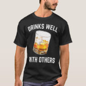 Drink goed met anderen whisky t-shirt (Voorkant)