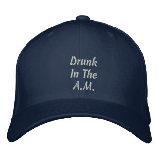 Drink in de a.m. geborduurde pet