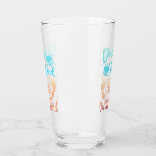 Drink in handspeelgoed in het zand - strand Gezegd Glas (Links)