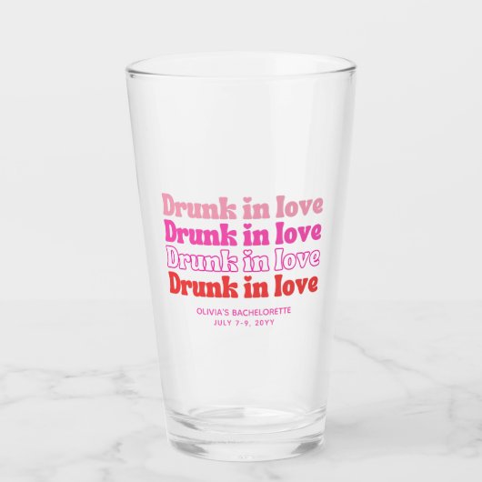 Drink in Liefde Bachelorette Party Bierglas Favor Glas (Voorkant)