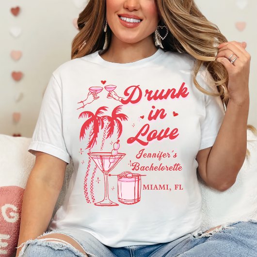 Drink in Liefde Bachelorette Party T-shirt