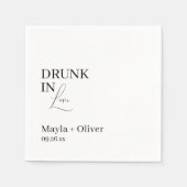 Drink in liefde en aangepaste namen bruiloft serve servet (Voorkant)
