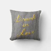 Drink in Love Gold en Granite Outdoor Pillow Buitenkussen (Voorkant)
