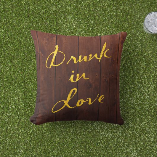 Drink in Love Gold & Wood Outdoor Pillow Buitenkussen (Gras)