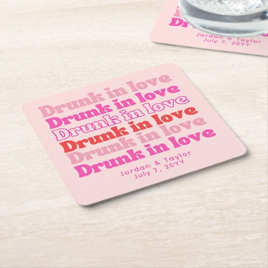 Drink in Love Personalized Retro Pink Wedding Kartonnen Onderzetters (Schuin)