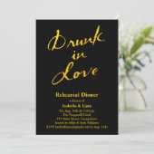 Drink in Love Rehearsal Dinner Invitation Kaart (Staand voorkant)