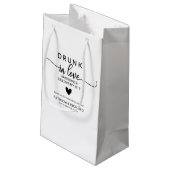 Drink in Love Wedding Hangover Kit Klein Cadeauzakje (Achterkant Gekanteld)