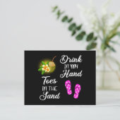 Drink in mijn hand, tenen in het zand briefkaart (Staand voorkant)