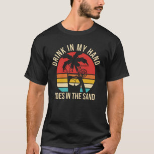drink in mijn handtenen in het zand t-shirt