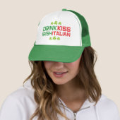 Drink Irish Kiss Italy met Shamrocks St Patrick Trucker Pet (In situ)