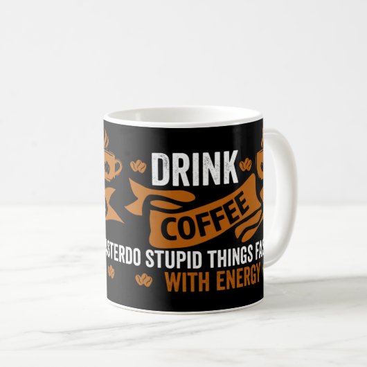 drink koffie maakt domme dingen sneller met energi koffiemok (Voorkant rechts)