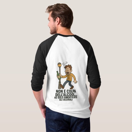 Drink man wankelend met een flesje alcohol t-shirt (Achterkant volledig)