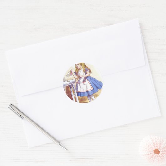 Drink me, Alice! Ronde Sticker (Envelop)