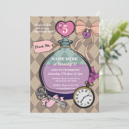 Drink me Uitnodiging Alice in Wonderland Dag (Staand voorkant)