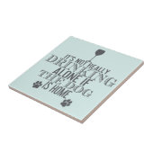 Drink met de hond | Grappig Onderzetter Tegeltje (Zijkant)