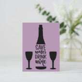 Drink met water in zwarte fles met twee glazen gla briefkaart (Staand voorkant)