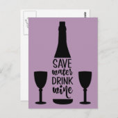 Drink met water in zwarte fles met twee glazen gla briefkaart (Voorkant / Achterkant)