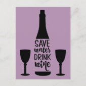 Drink met water in zwarte fles met twee glazen gla briefkaart (Voorkant)