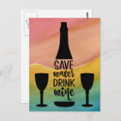 Drink met water in zwarte fles met twee glazen gla briefkaart (Voorkant / Achterkant)