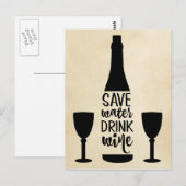 Drink met water in zwarte fles met twee glazen gla briefkaart (Voorkant / Achterkant)