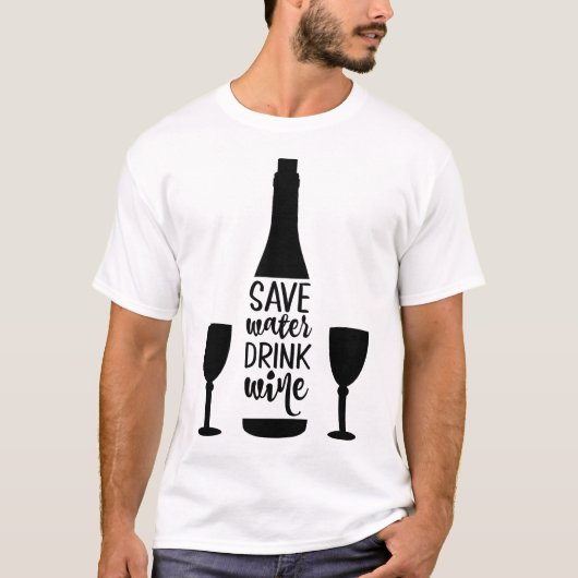 Drink met water in zwarte fles met twee glazen gla t-shirt (Voorkant)