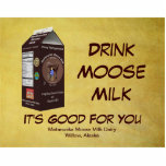 Drink Moose Milk - het is goed voor je Fotobeeldje Magneet<br><div class="desc">Een melkkarton uit het wereldberoemde en volledig mythische Matanuska Moose Milk zuivelboerderij in Willow Alaska; niet te ver van Anchorage. De slogan "Drink Moose Milk" verschijnt ook. Het afbeelding van het logo is voorzien van een melkmaide die Matilda melkt, de eerste melkmolen van het boerderij. Geloof het of niet, er...</div>