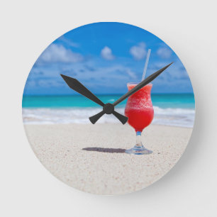 Drink On Beach wall clock Ronde Klok