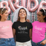 Drink Squad Custom Bachelorette Wedding T-shirt<br><div class="desc">Dit ontwerp is gemaakt met behulp van digitale kunst. Het kan in het gebied worden aangepast door de klik aan te passen en de naam, initialen of woorden aan te passen. U kunt de tekstkleur en de stijl ook veranderen of de tekst voor een slechts ontwerp van het afbeelding schrappen....</div>