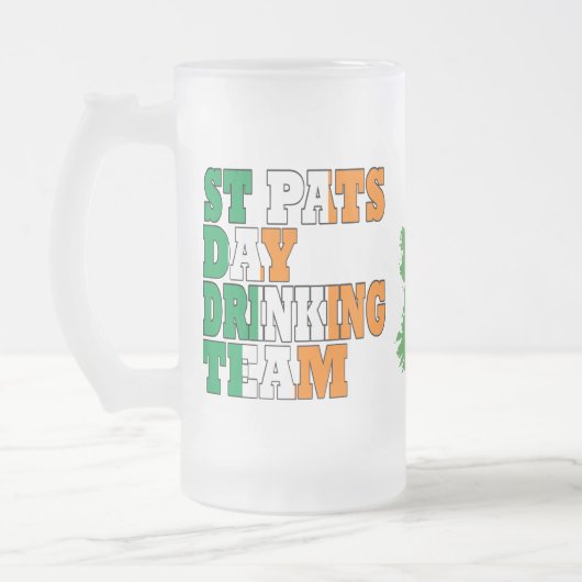 Drink team op St. Pats-dag Matglas Bierpul (Links)