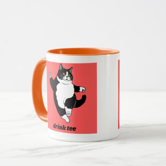 "Drink Tee" Tuxedo Cat Illustration Mok (Voorkant links)