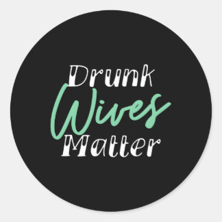 Drink vrouwen maken alcohol uit ronde sticker