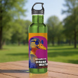 Drink Water Duck Meme Waterfles<br><div class="desc">Blijf gehydrateerd in stijl met deze aanpasbare Drink Water Duck waterfles! Met de iconische internetmeme eend in gedurfde retro-kleuren met tinten en de uitdrukking "DRINK WATER", verdubbelt deze herbruikbare fles als zowel een hydratatieherinnering als een gespreksstarter. Voeg jouw naam toe voor een persoonlijk tintje, waardoor het een leuk cadeau is...</div>