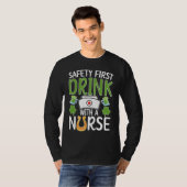 Drink With A Nurse St Patrick's Day Nursing Shamro T-shirt (Voorkant volledig)