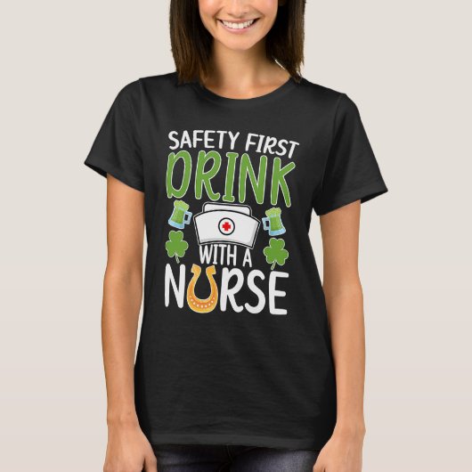 Drink With A Nurse St Patrick's Day Nursing Shamro T-shirt (Voorkant)