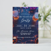 Drinken en Confetti Blue New Year's Eve Party Kaart (Staand voorkant)