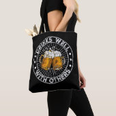 Drinken goed met anderen Funny Beer Drink Partij Tote Bag (Dichtbij)