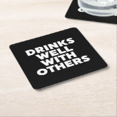 Drinken goed met anderen kartonnen onderzetters (Schuin)