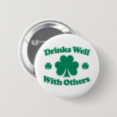 Drinken goed met anderen ronde button 5,7 cm (Voorkant /achterkant)