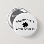 Drinken goed met anderen ronde button 5,7 cm (Voorkant /achterkant)