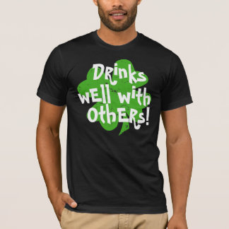 Drinken goed met anderen t-shirt