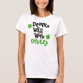 Drinken goed met anderen t-shirt