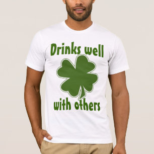 Drinken goed met anderen t-shirt
