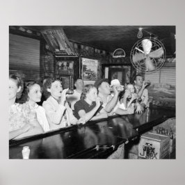 Drinken in een bar in Louisiana, 1938. Oude foto Poster