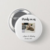 Drinks on us open bar huisdier foto bruidspaar dat ronde button 5,7 cm (Voorkant /achterkant)