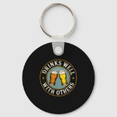 Drinks Well With Others Drinking Gift Sleutelhanger (Voorkant)