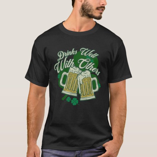 Drinks Well With Others Drunk Saint Patrick s Day  T-shirt (Voorkant)