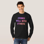 Drinks well with others sarcastic rude sayings t-shirt (Voorkant volledig)