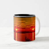 drinkware, zonsondergang over de St. Lawrence Tweekleurige Koffiemok (Voorkant rechts)