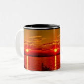 drinkware, zonsondergang over de St. Lawrence Tweekleurige Koffiemok (Voorkant links)