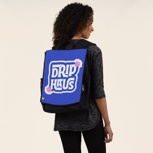 Drip Haus – Retro Speels Logo Rugtassen (Gedragen)